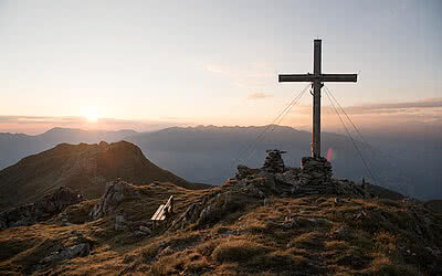 Gipfelkreuz auf dem Wimbachkof besuchen im Wanderurlaub im Zillertal