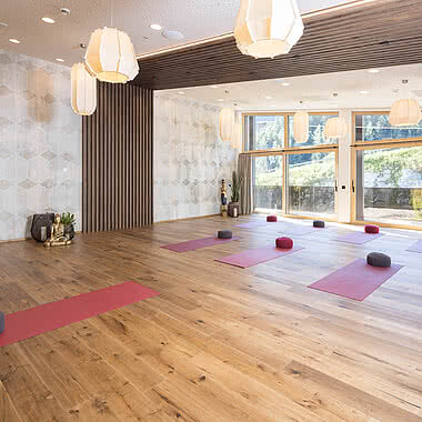 Yoga im Energieraum im Yogahotel Österreich STOCK resort