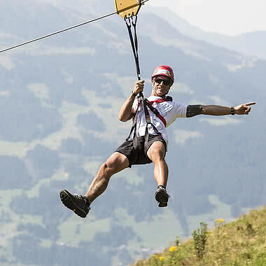 Eine Person auf dem Almflieger Gerlosstein