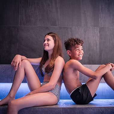 Two children in the steam bath in the family wellness hotel STOCK resort Austria