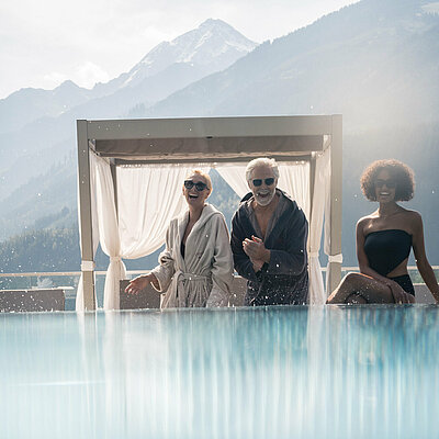 Pool im 5 Sterne Wellnesshotel STOCK resort Österreich