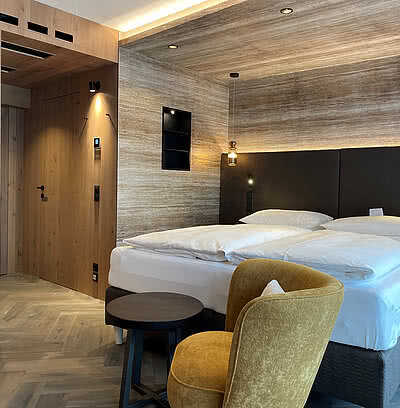 Bett im Doppelzimmer Zillertal im STOCK resort