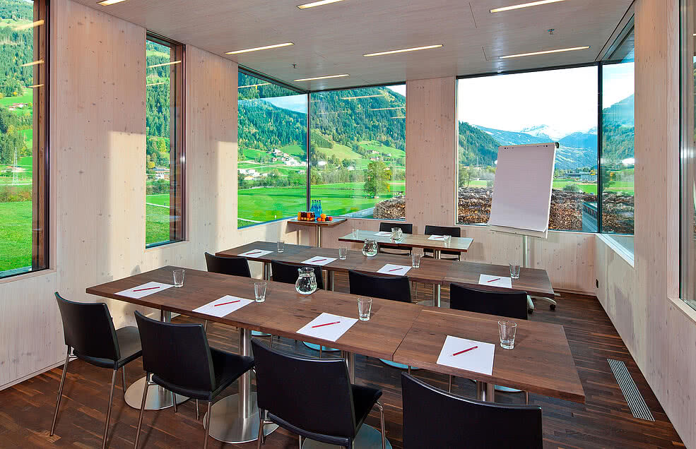 Business Lounge in der Holzerlebniswelt in Fügen