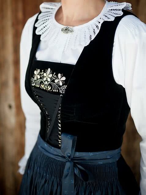 Traditionelle zillertaler Tracht