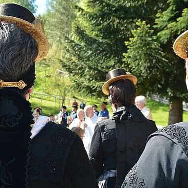 Frauen in traditioneller Zillertaler Tracht