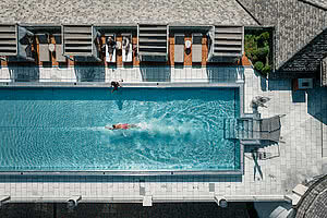 Pool im 5 Sterne Wellnesshotel STOCK resort Österreich