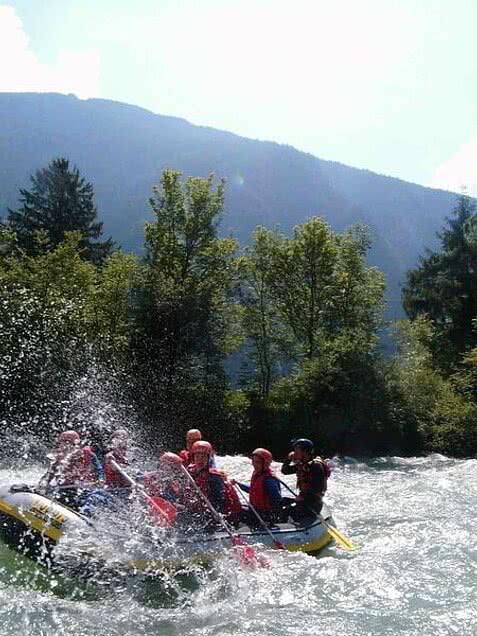 Personen beim Raften - Funsport Zillertal