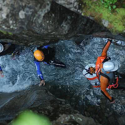 Drei Personen beim Canyoning im Zillertal - Funsport Zillertal 