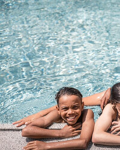 ­­­Splish splash family fun! FAMILIENZEIT in den Ferien wird bei uns groß geschrieben. Jetzt Familienurlaub im STOCK resort buchen und neue Lieblingserinnerungen sammeln.