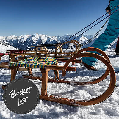 In Juns in Hintertux startet der Rodelausflug! Nach 90 Minuten erreichst du die auf 1.786 Meter liegende Grieralm. Die Rodelstrecke wird täglich präpariert und ist zudem jeden Tag beleuchtet.