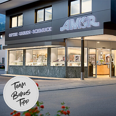 Entdecke bei Amor Optik Uhren & Schmuck in Zell am Ziller, zeitlose Eleganz und strahlenden Glanz. Von klassisch-elegant bis modern-chic - die handverlesene Auswahl bietet das perfekte Accessoire für...