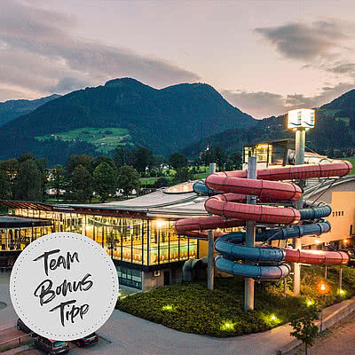 Überall plätschert und blubbert es und im Wellenbad fühlt man sich fast wie am Strand. Die @thermezillertal ist Lieblingsplatz, Abenteuer- und Wohlfühlwelt zugleich.