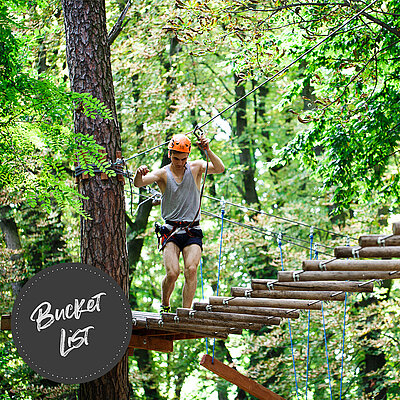 Erlebe den Nervenkitzel im Hochseilgarten Kaltenbach! Klettere durch die Baumwipfel und genieße atemberaubende Ausblicke hoch über dem Boden. Ein Abenteuer, das du nicht verpassen solltest!