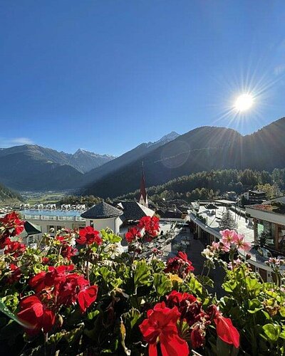 Diese Aussicht gibt es nur einmal und zwar bei uns im STOCK resort! Jetzt deinen Sommerurlaub buchen und unsere einzigartige Aussicht genießen.