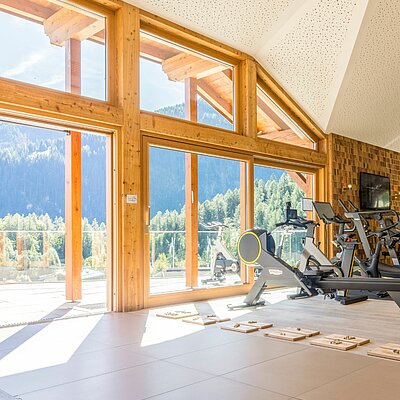 Training with a view! In unseren Fitnessstudio stehen dir nicht nur die modernsten Geräte zur Verfügung sondern auch eine der tollsten Aussichten beim Training.