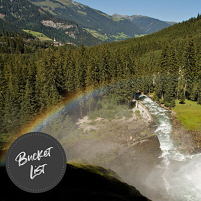 Erlebe die majestätische Kraft der Natur an den Krimmler Wasserfällen! Ein atemberaubendes Spektakel aus sprühendem Wasser und imposanten Felsformationen.