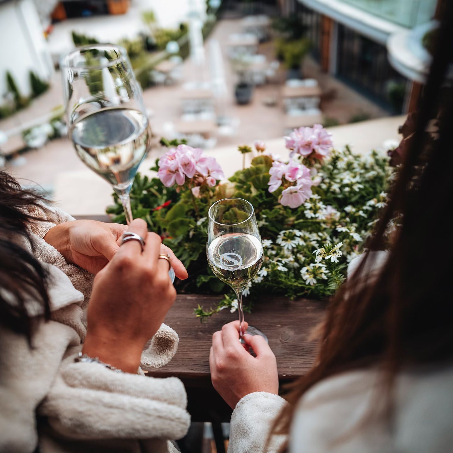 Sonntag ist Zeit für einen Mädels-Trip! Entspannen, relaxen und mit einem Gläschen Sekt die Freundschaft feiern.